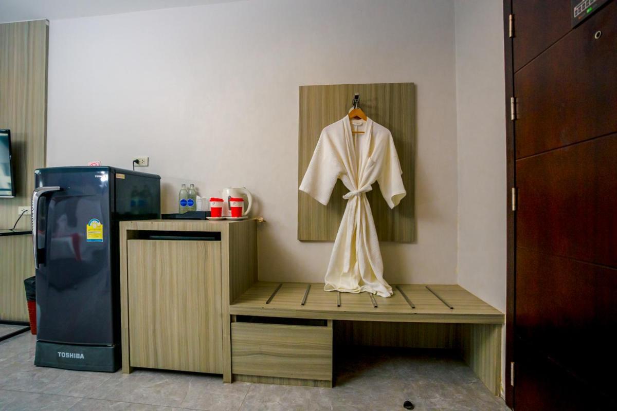 Embryo Hotel Паттайя Экстерьер фото